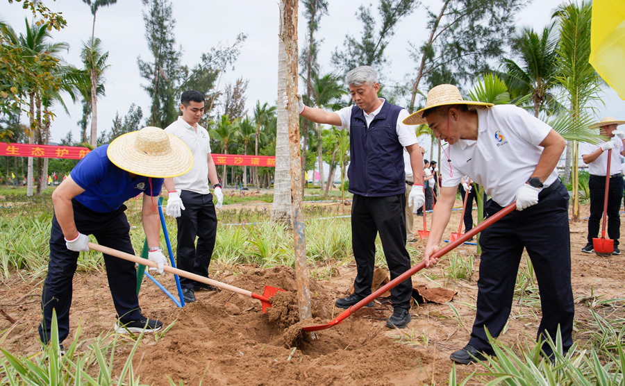 三亚亚沙会执委会开展义务植树活动