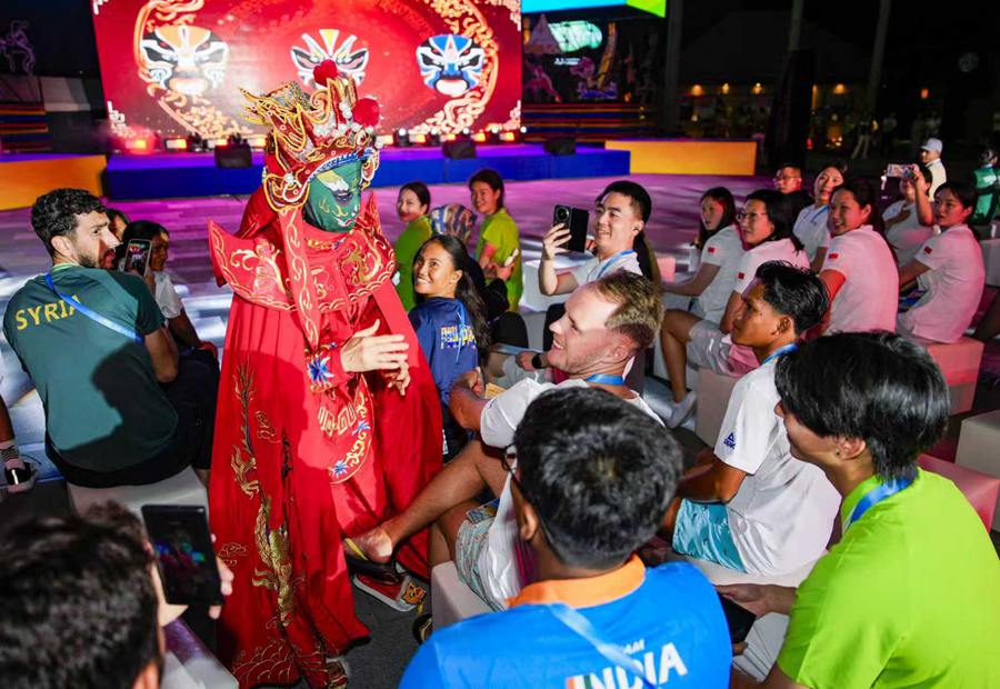 三亚亚沙会运动员村文化系列活动启幕 首场国粹主题演出精彩上演