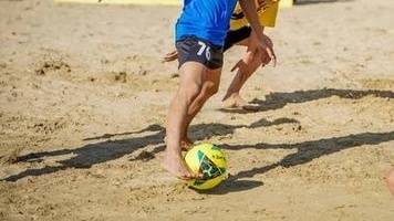 加油！中国沙足队24日晚亮相，三亚小伙将出战